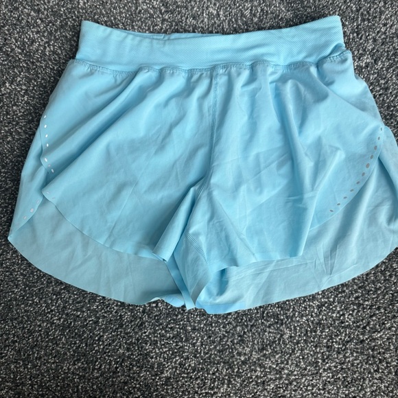 Lululemon Find Your Pace Short 3" *Lined
Icing Blue
Size 4 - Picture 5 of 8